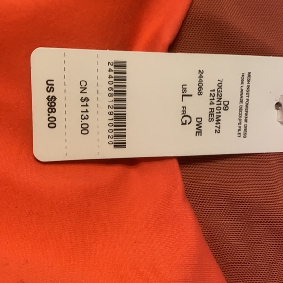 Beautiful dress with peekaboo slits - Picture 4 of 6